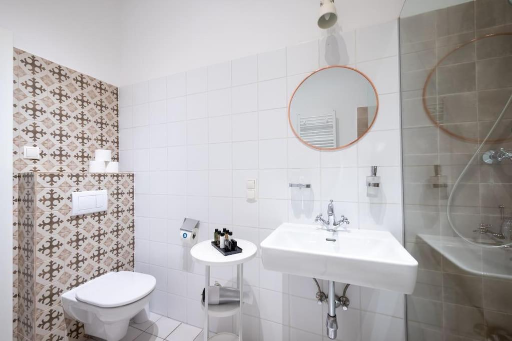 Sleek 1Br Flat Near Center By Hm Apartment Vienna Exterior photo