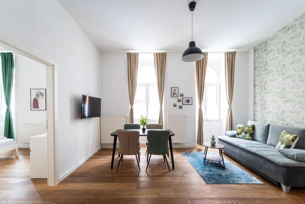 Sleek 1Br Flat Near Center By Hm Apartment Vienna Exterior photo